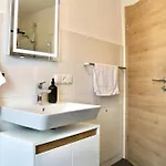 Moderne Eg-wohnung Im Guenztal 公寓