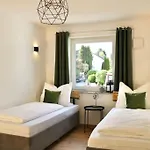 Moderne Eg-wohnung Im Guenztal 克伦巴赫